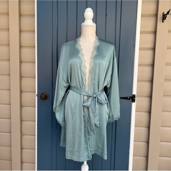 Victoria's Secret Other - Victoria’s Secret Robe with Lace Trim Women Size XS/S
